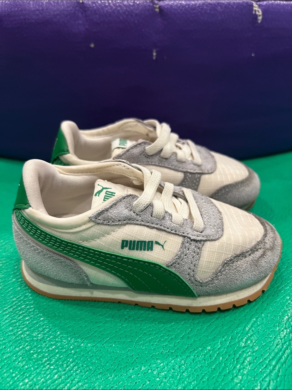 Puma Kids White, Gray & Green Retro Runner - Picture 3 of 8